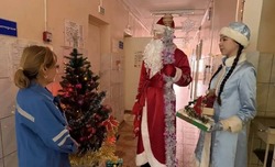 Зензелинские школьники поздравили сотрудников скорой помощи с Новым годом 